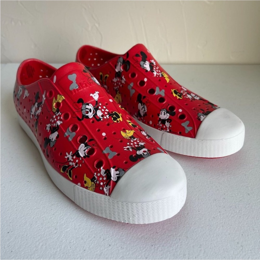 New Minnie mouse native slip ons by Disney size 9